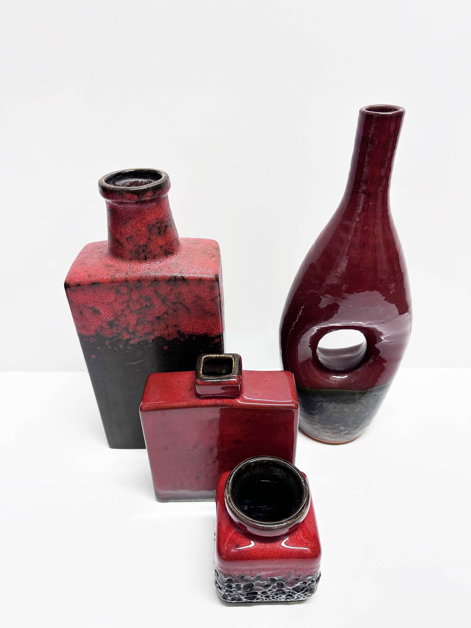 Suite de quatre vases céramique modernistes. Allemagne, années 60 et 70.