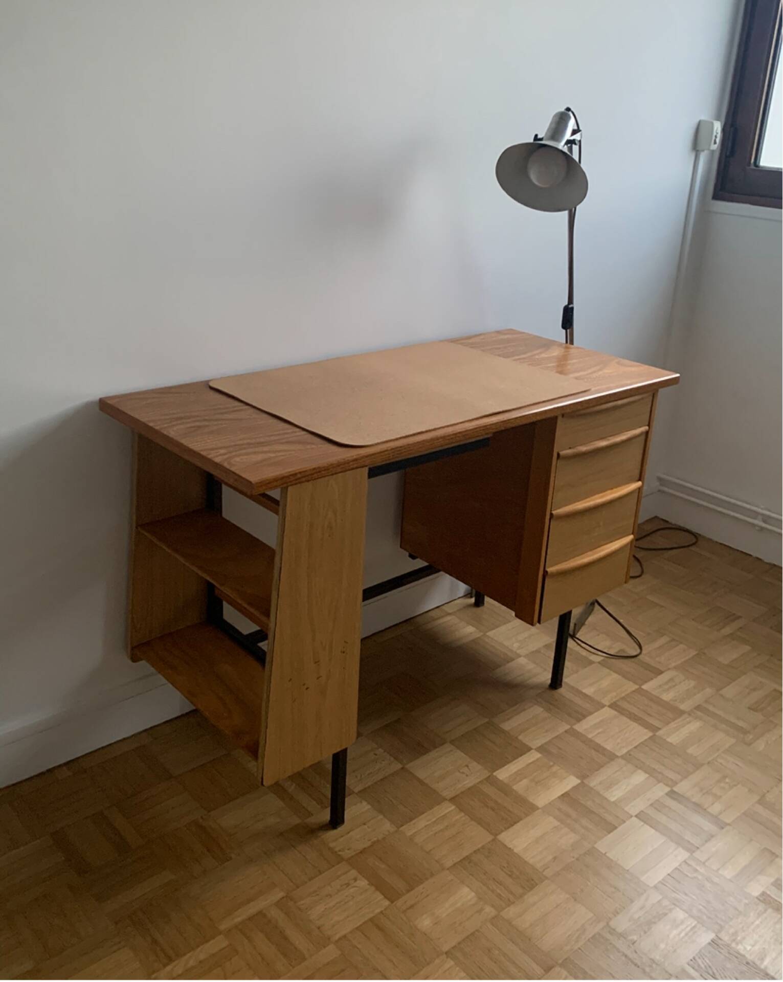 Bureau vintage moderniste