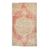 Tapis vintage fait main corail et beige, motifs floraux patinés orientaux