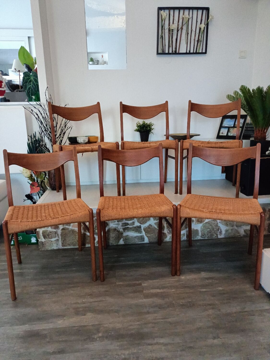 Set of 6 vintage Danish Scandinavian chairs