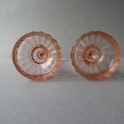 Paire de bougeoirs en verre rose