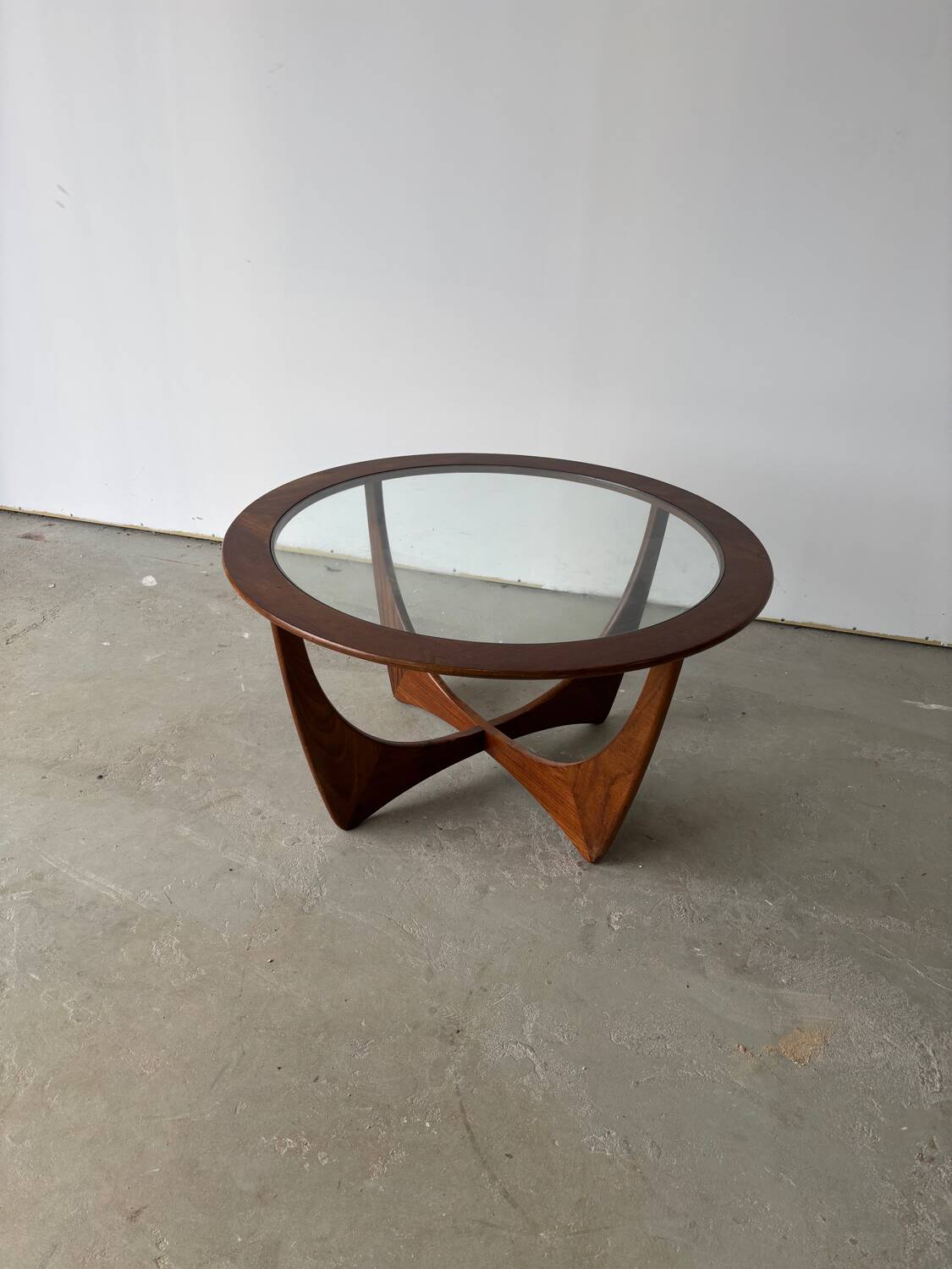 Round coffee table in solid teak, Astro model by Victor Wilkins.