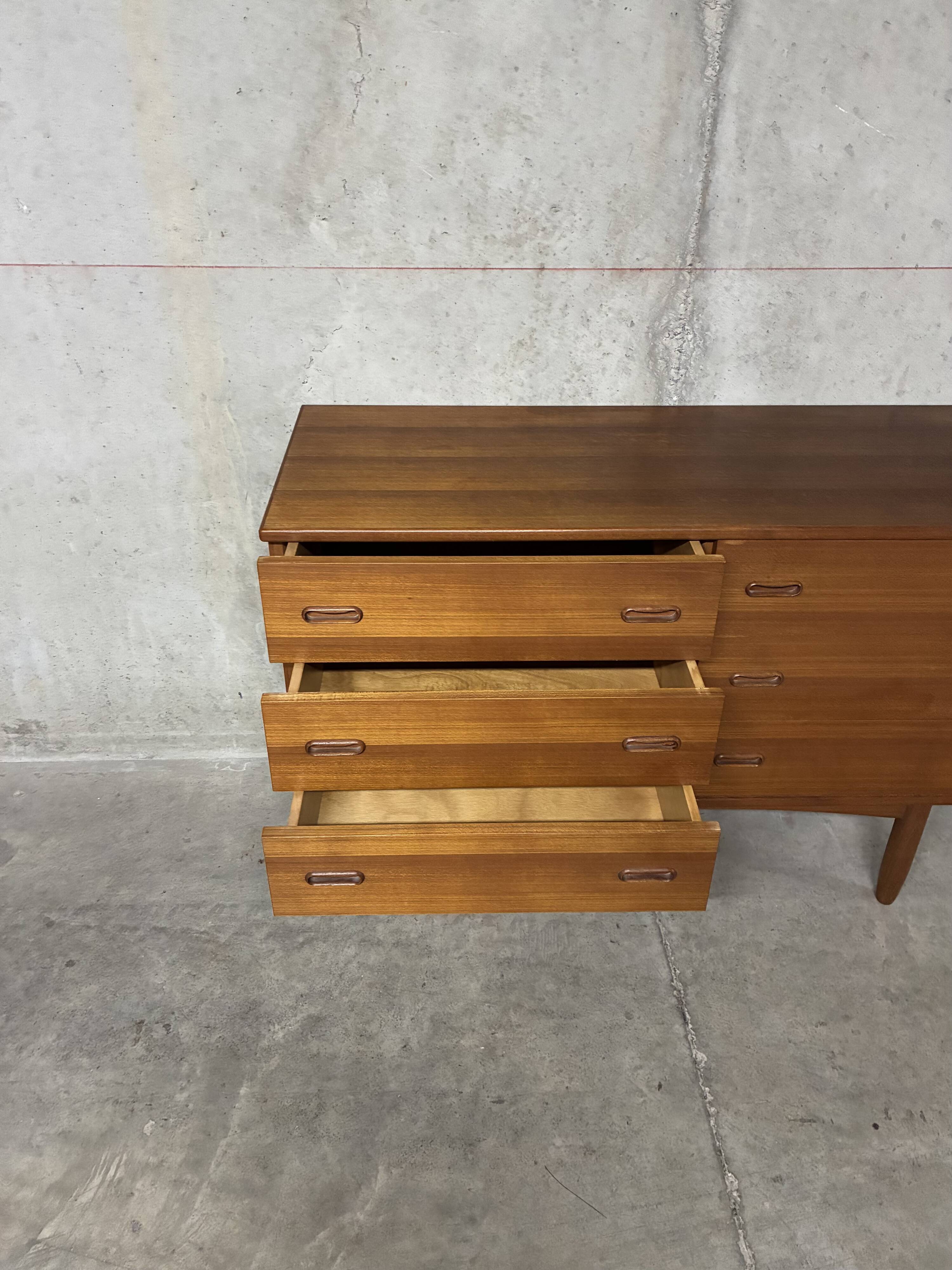 Double enfilade commode with 6 drawers, vintage Scandinavian from the 1960s.