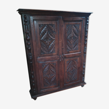 Armoire bretonne bois massif sculpté