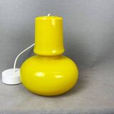 Lampe suspendue moderne du milieu du siècle en verre opalin jaune