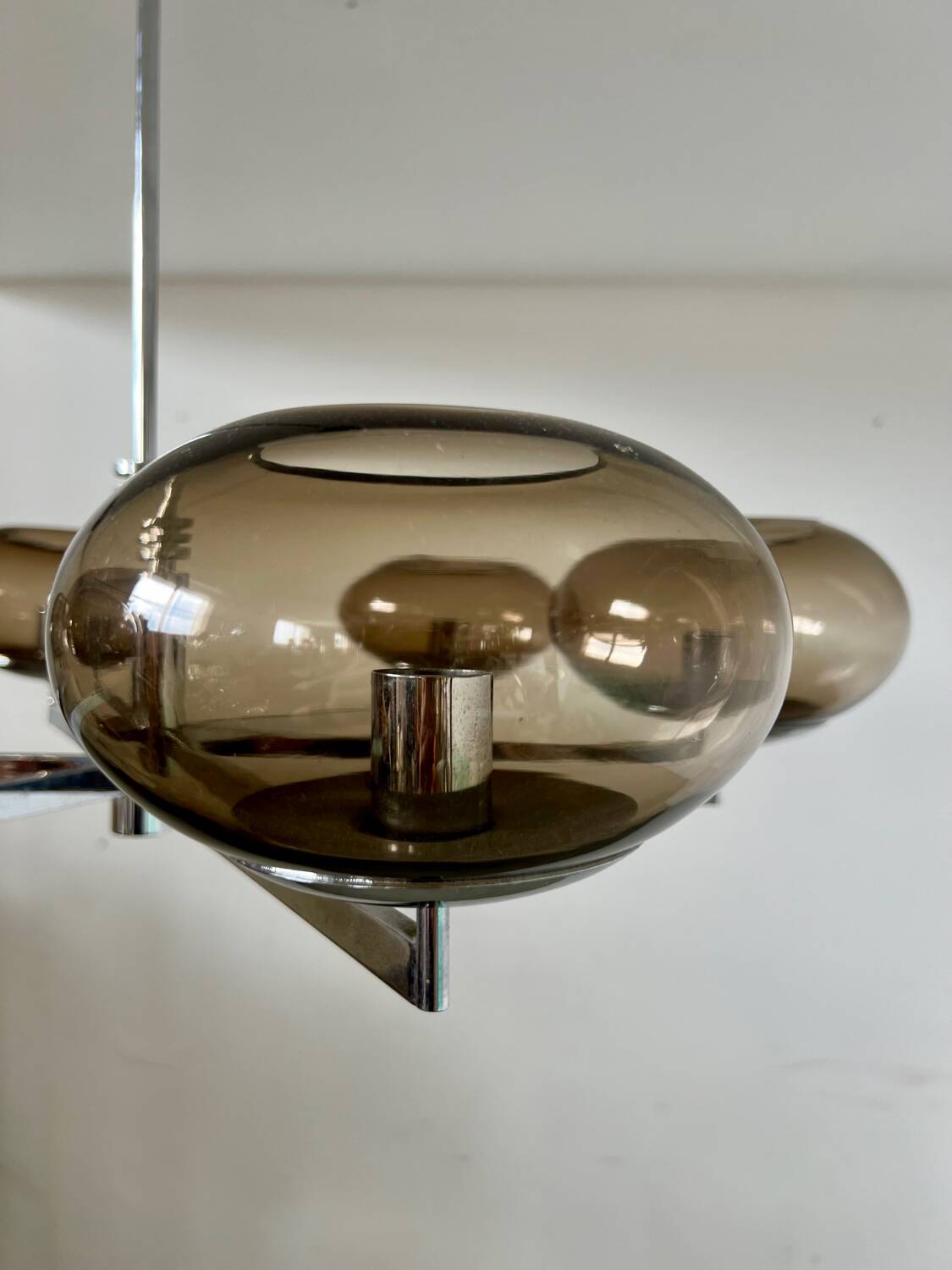 Old 6-light chandelier designed by Sciolari in chrome metal and smoked glass, 70s vintage