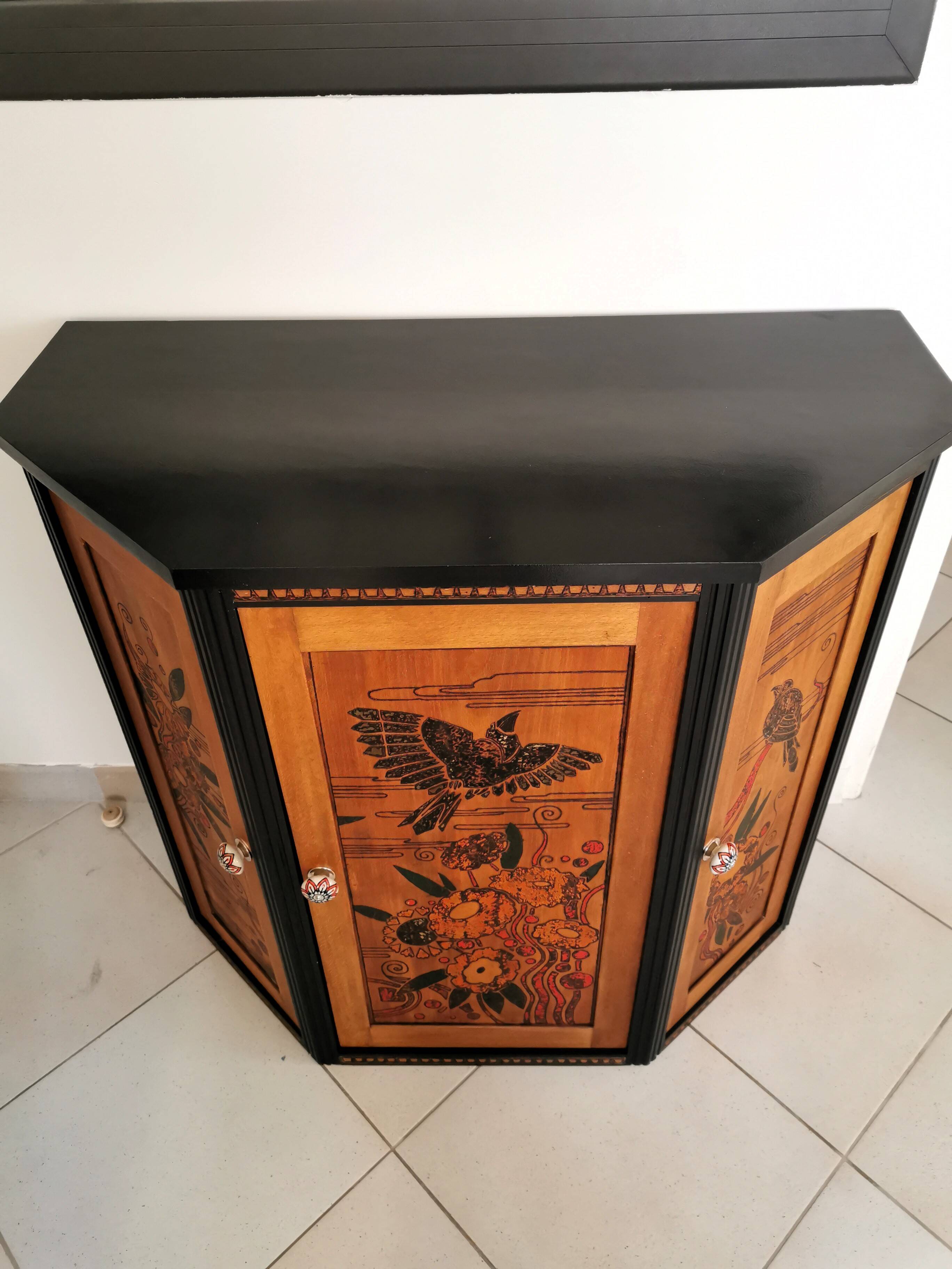 Birds buffet storage unit