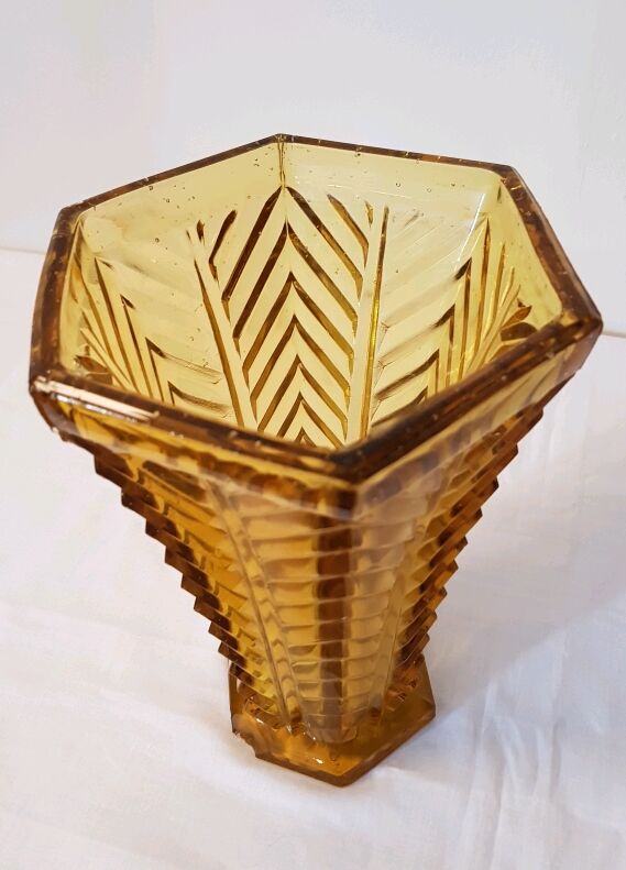 Vase red glass thick art deco style