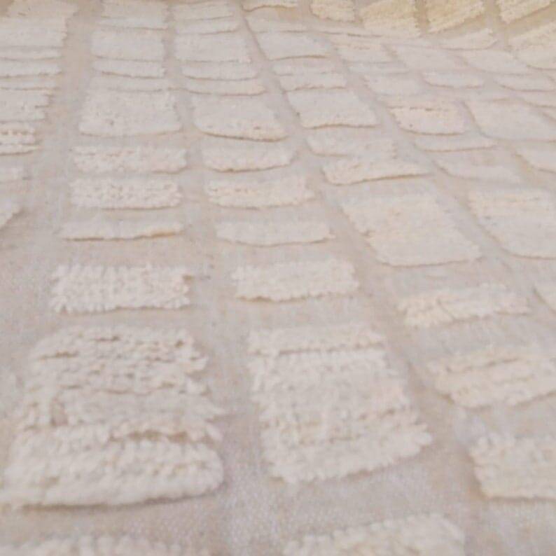 Handwoven natural wool rug, traditional style, size 100 x 200 cm