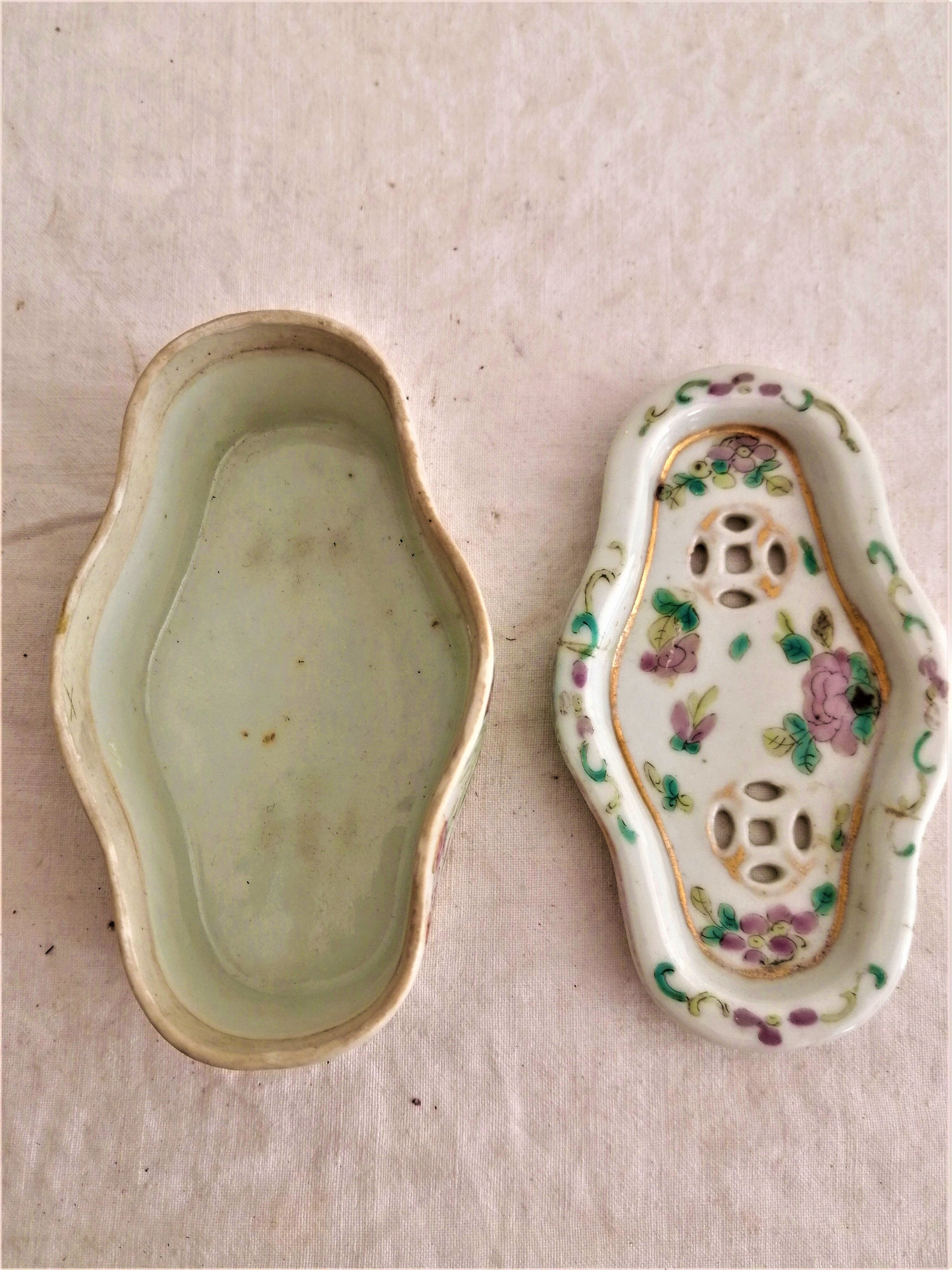 CHINESE PORCELAIN CRICKET BOX. LATE NINETEENTH