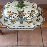 Soup set and its tray in polychrome earthenware of Gien decorated by hand