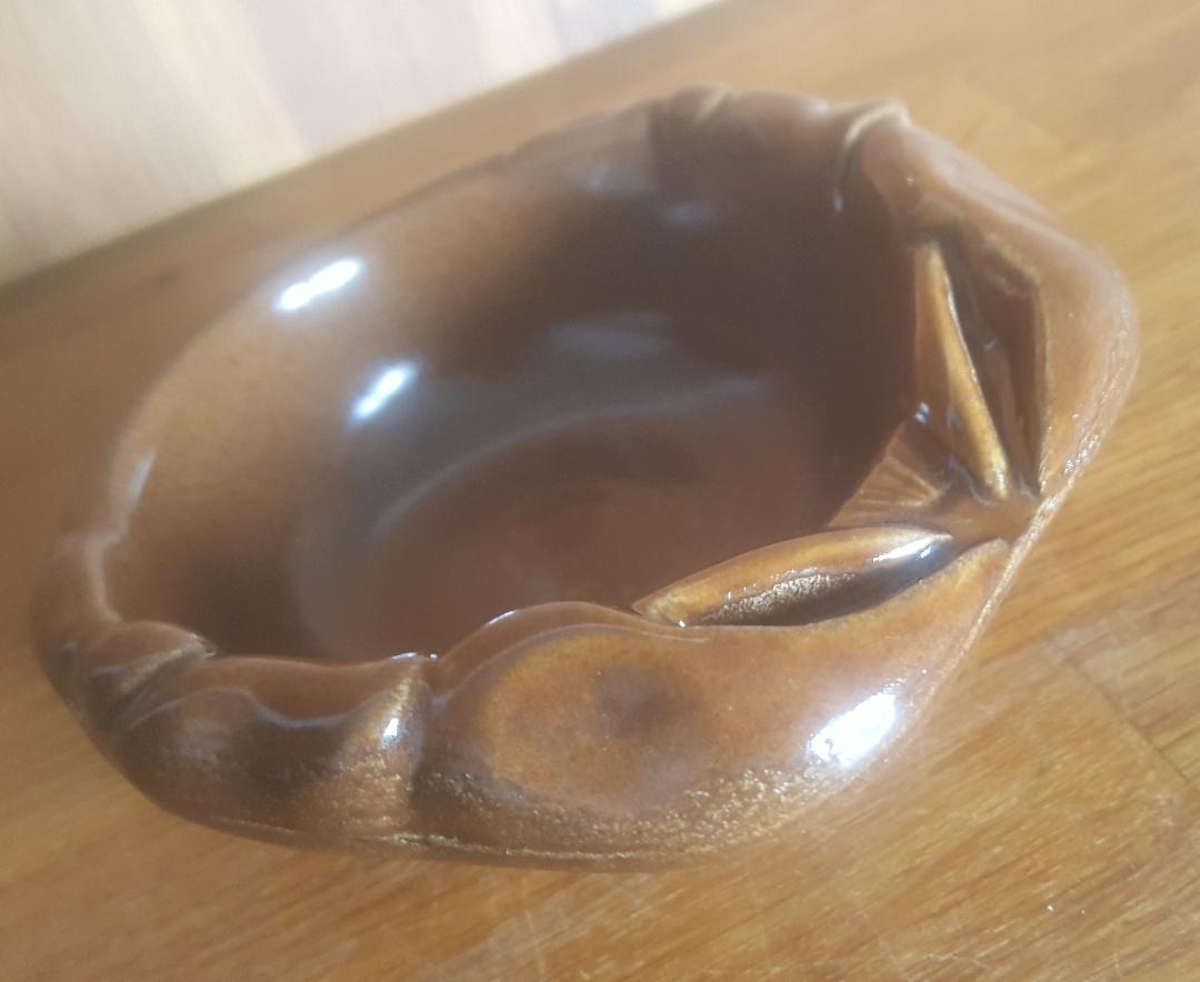 Vintage cup ceramic slurry brown crab claws