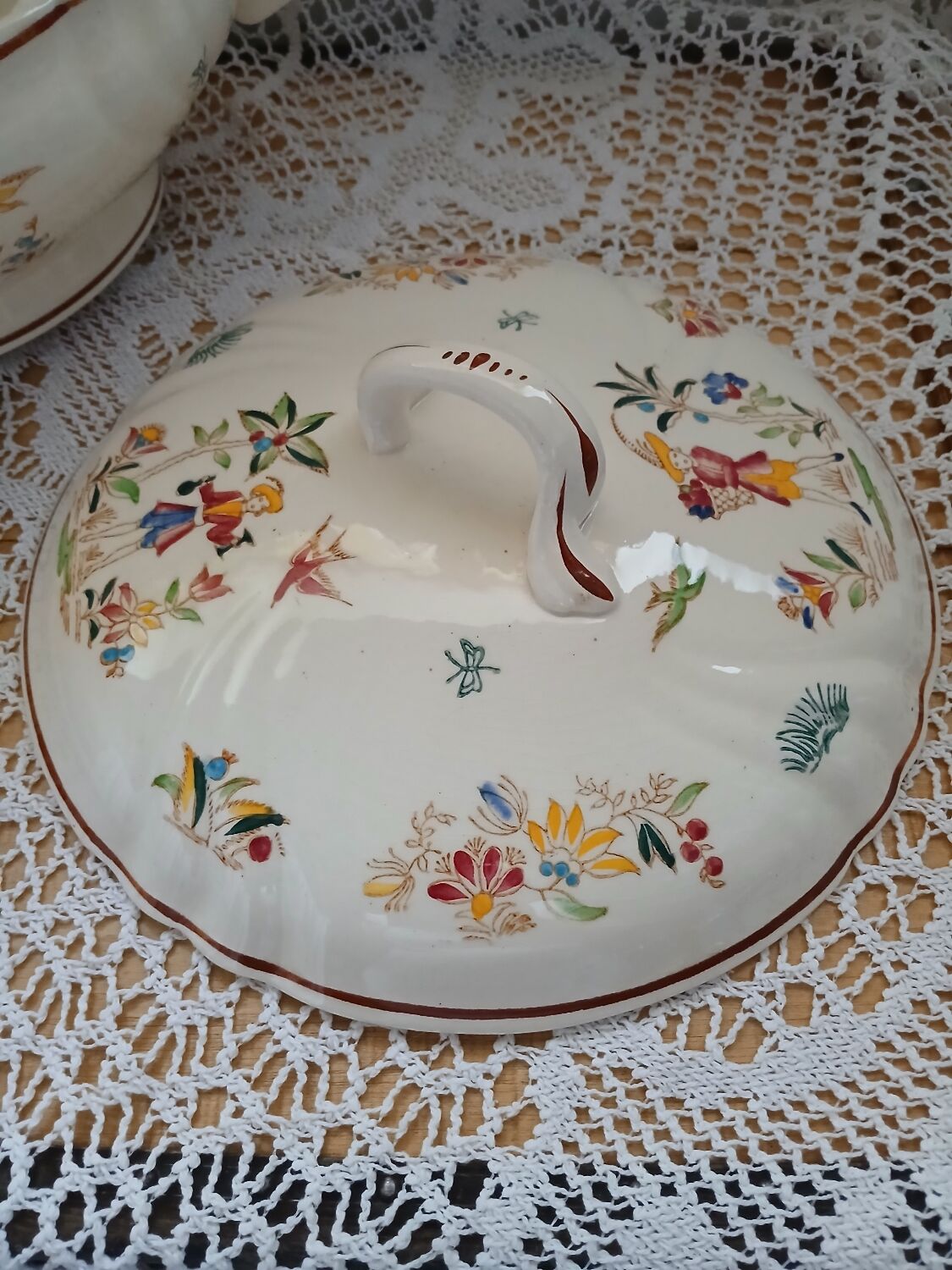 Longwy "Old Moustier" soup tureen