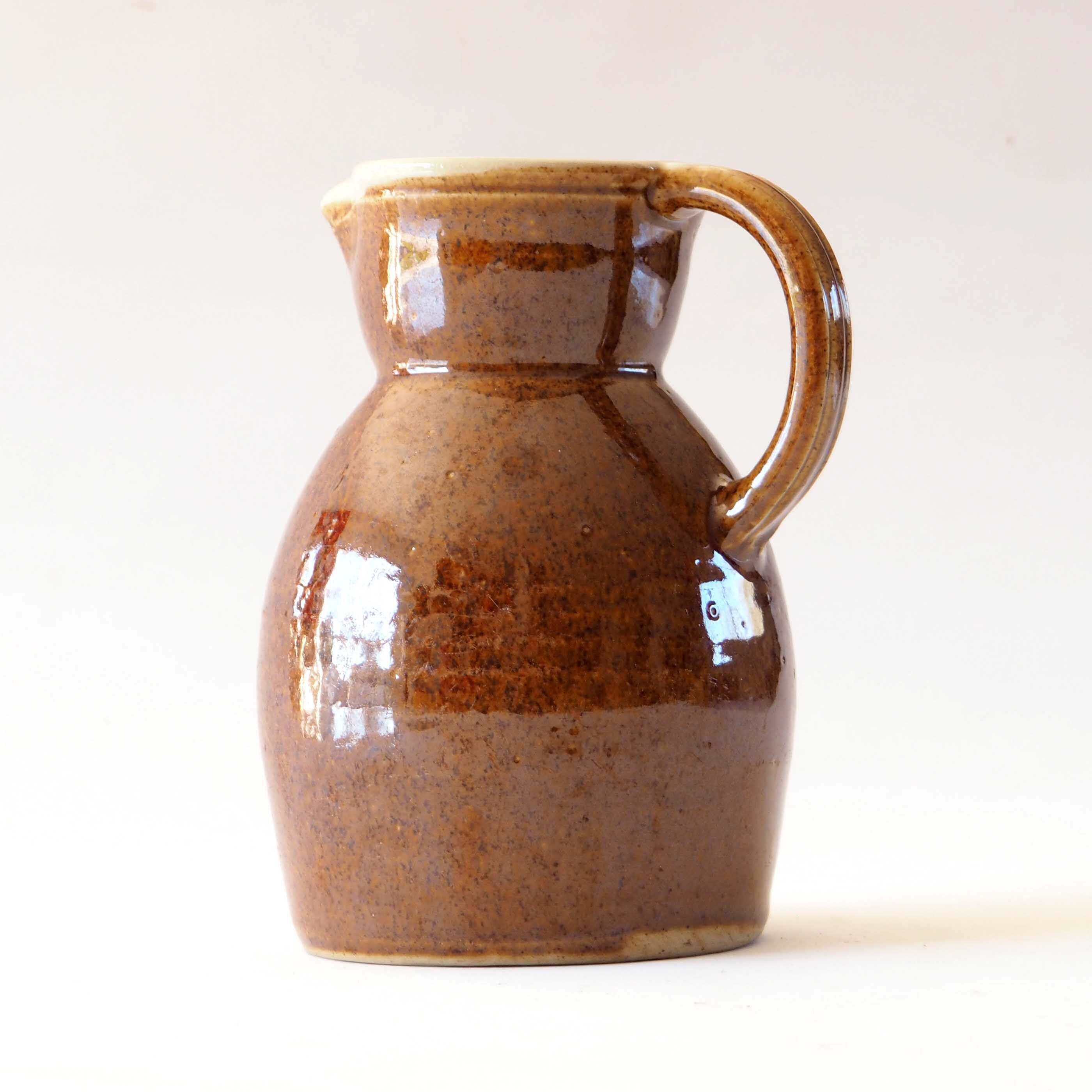Sandstone pitcher of Berry
