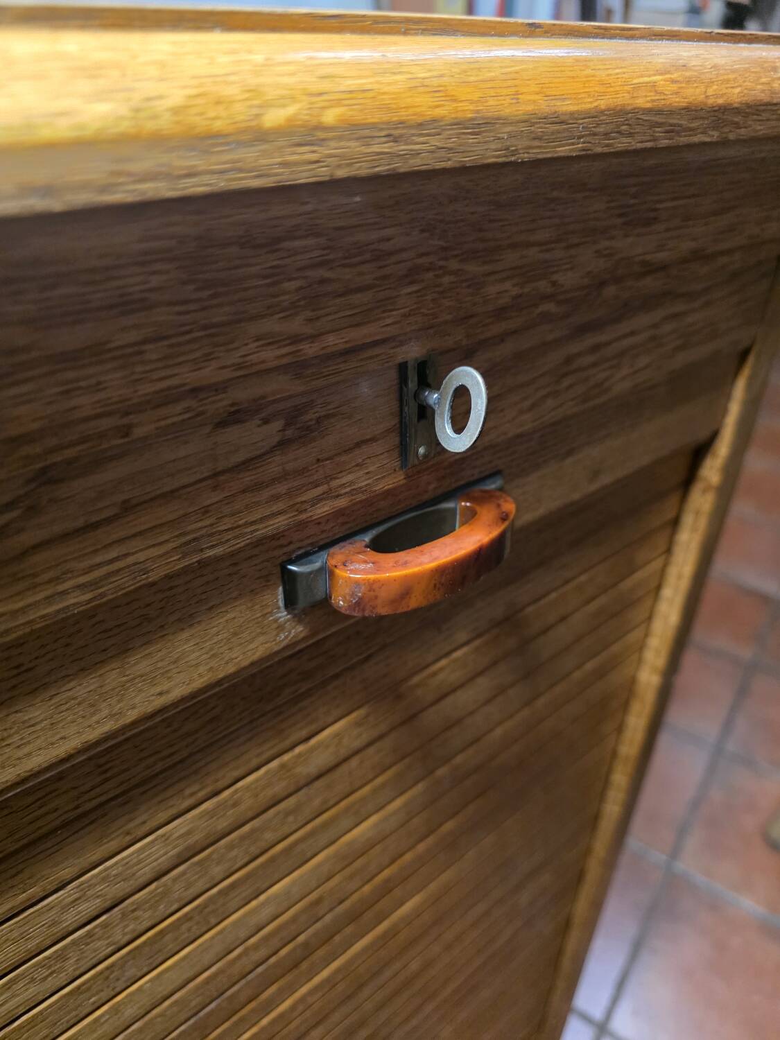 Art Deco curtain cabinet from the 1930s in oak with interior drawers, 120cm H.