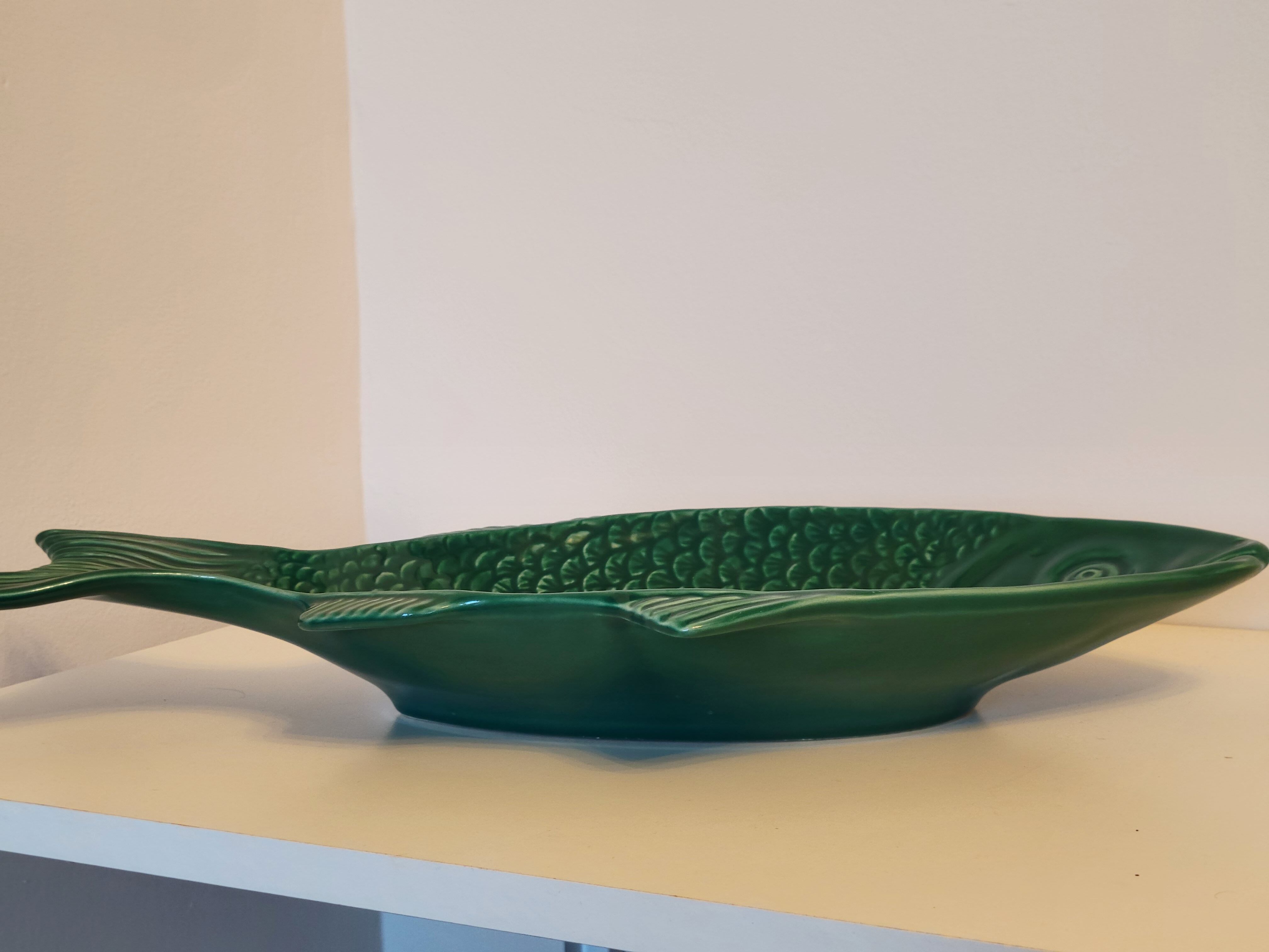 Ceramic serving flat plate in the shape of green fish