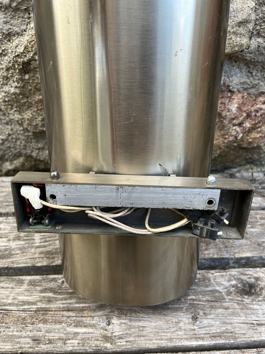 Set of two wall lights