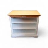 White and wood Bibus