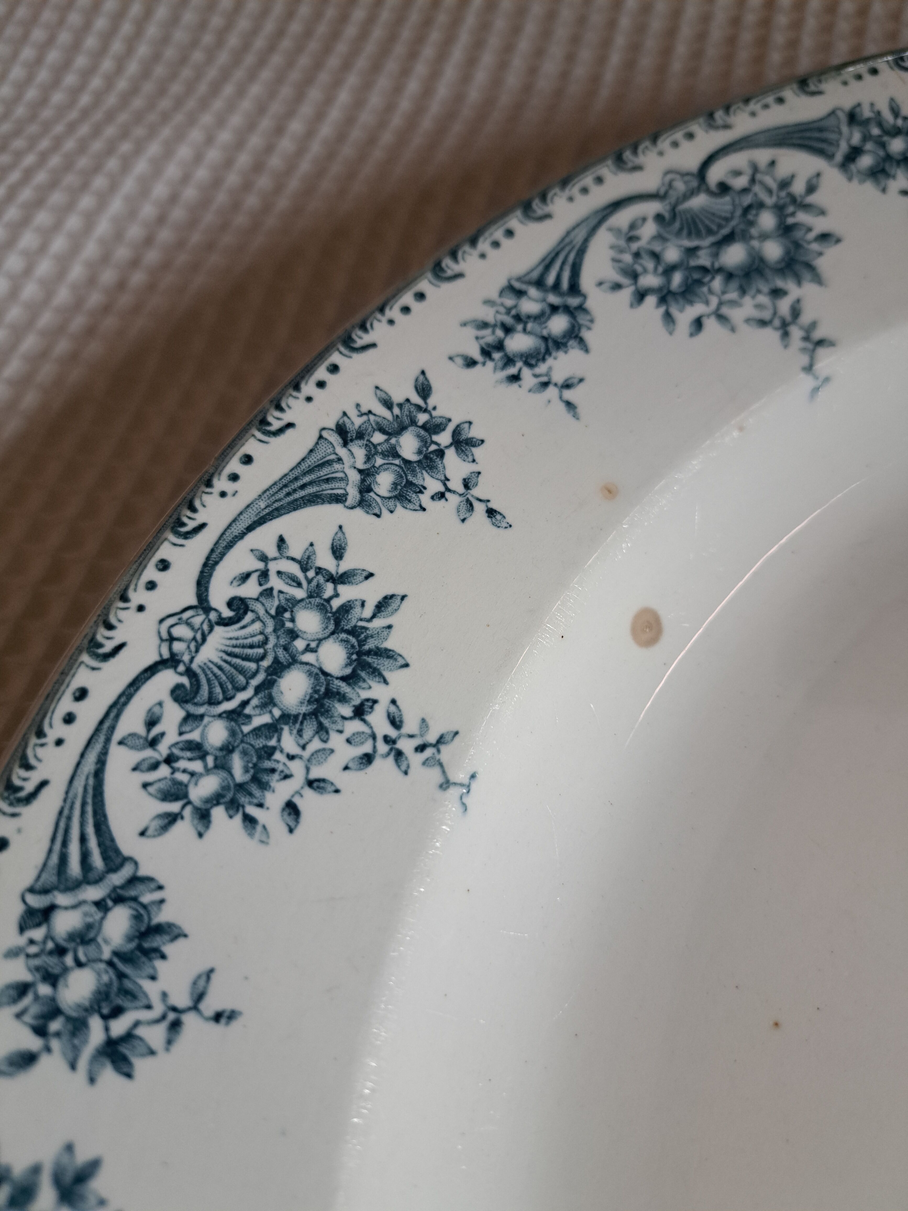 Round dish BFK Boch Frères Keramis decoration "fruit"