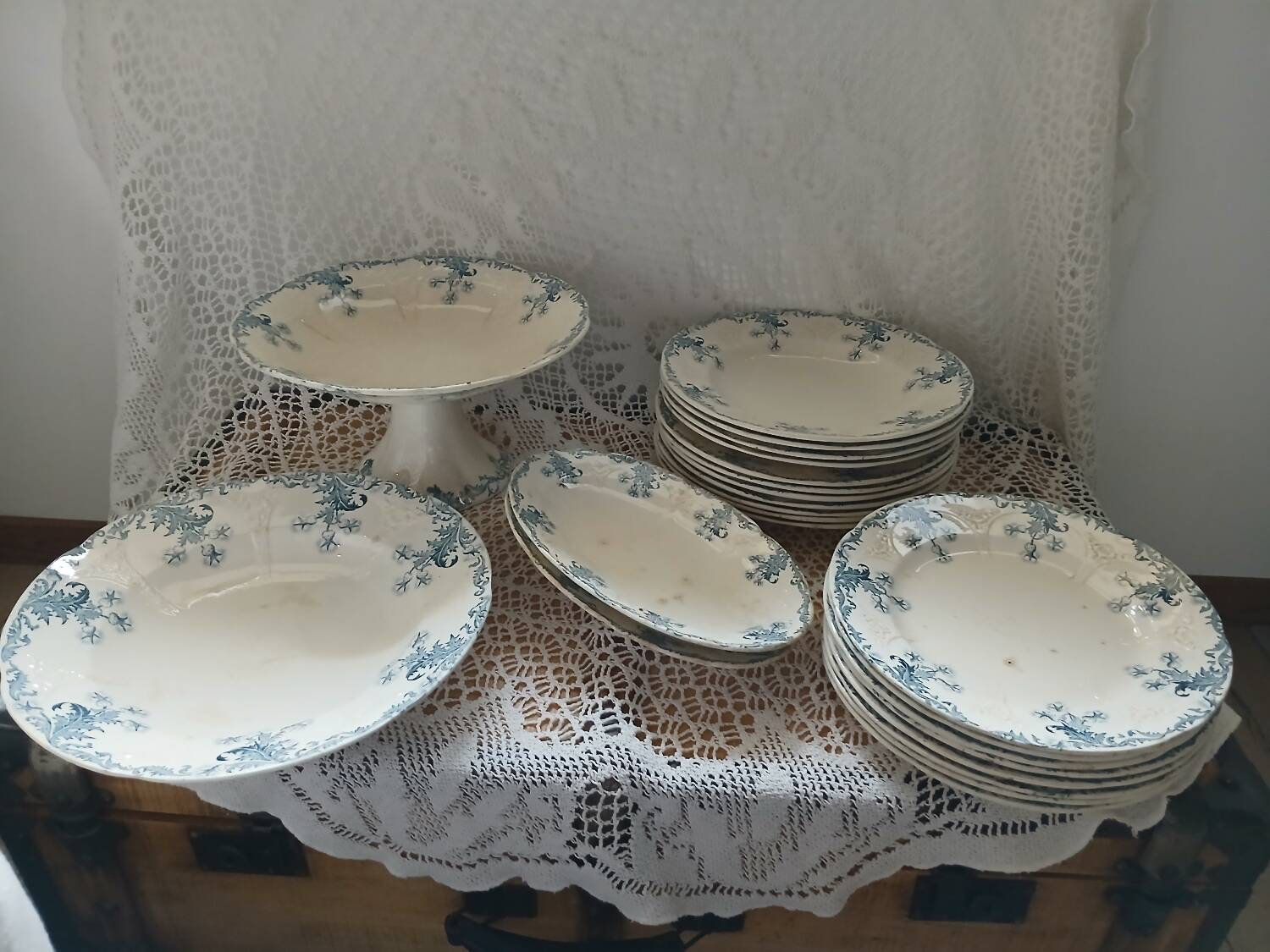 Longwy iron earth dinnerware set