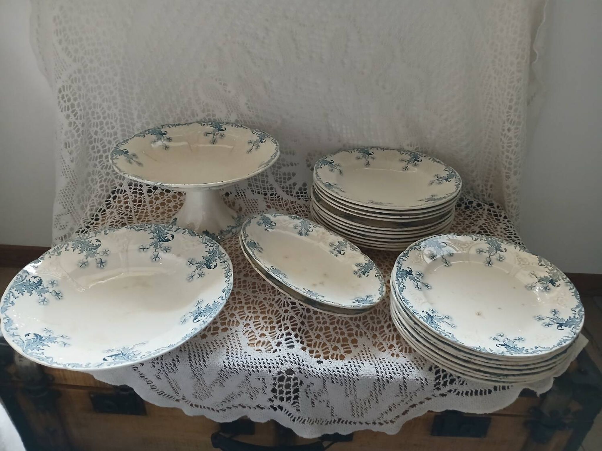 Longwy iron earth dinnerware set