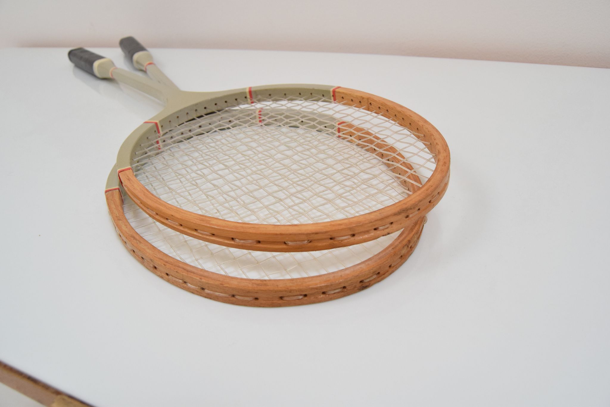 Paire de raquettes de badminton vintage, vers les années 1970.