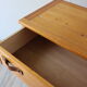 Commode vintage en pin massif et cuir, 1970