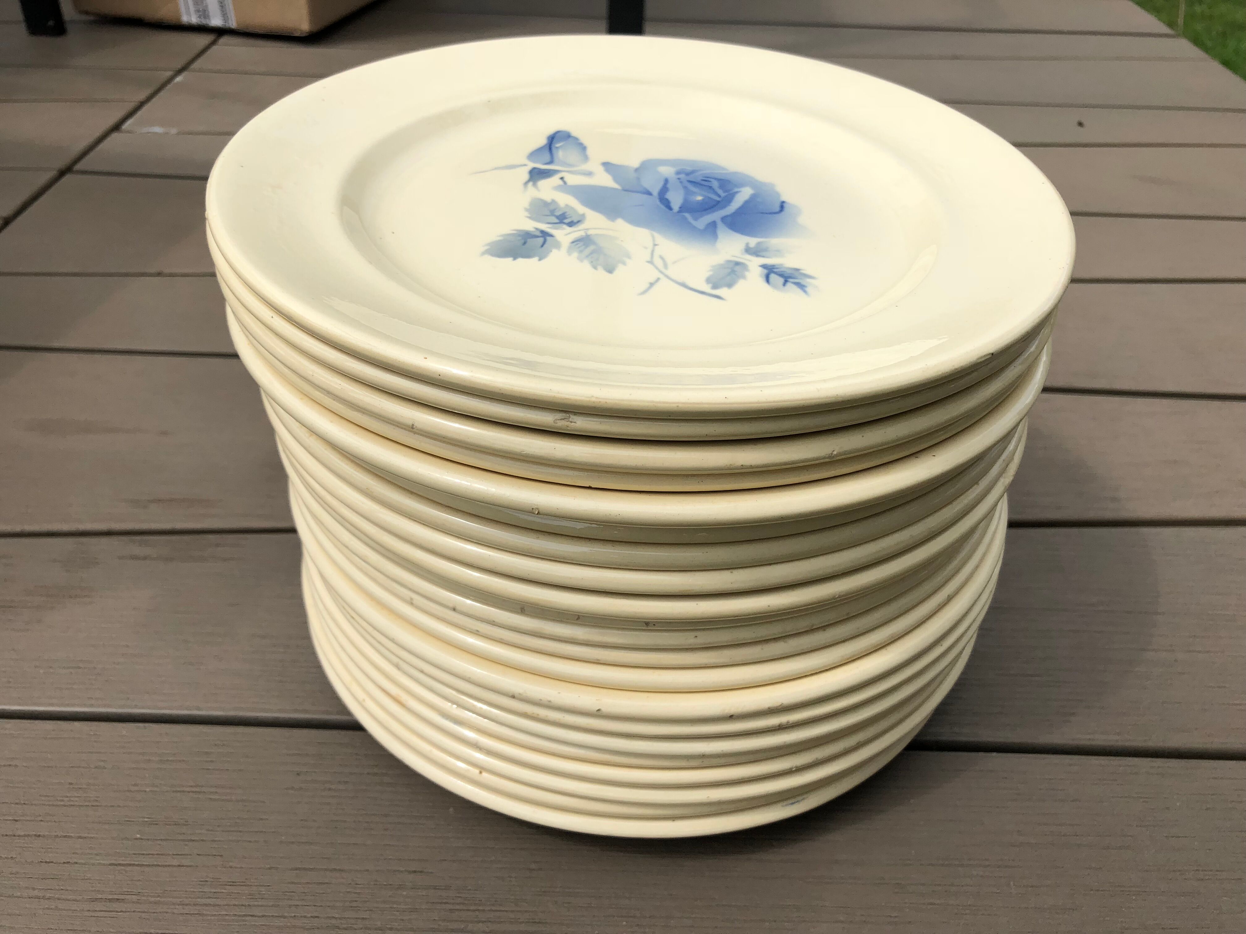 Service table 50 years cream digoin faience with blue rose decor