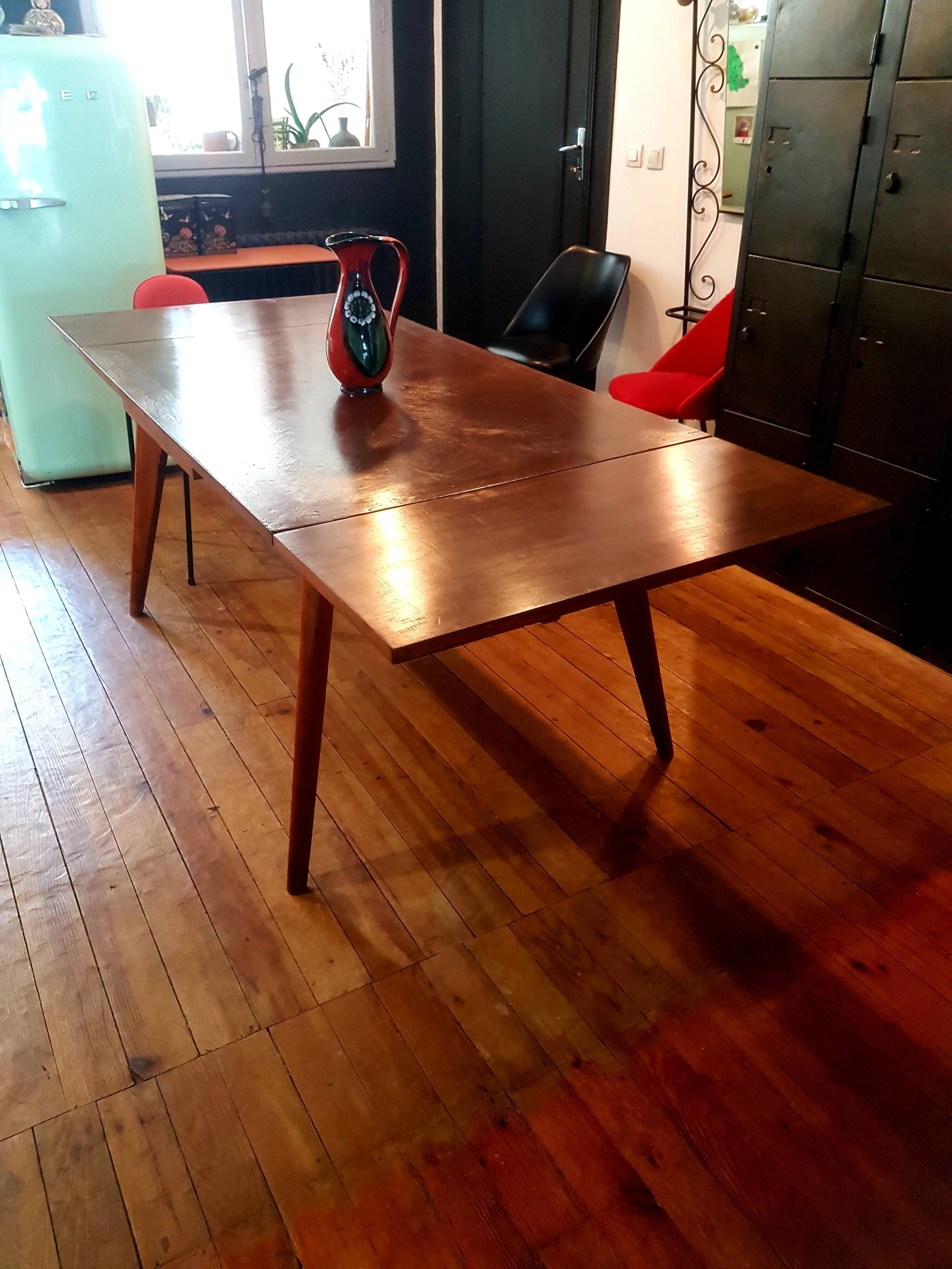 Scandinavian dining table with extensions