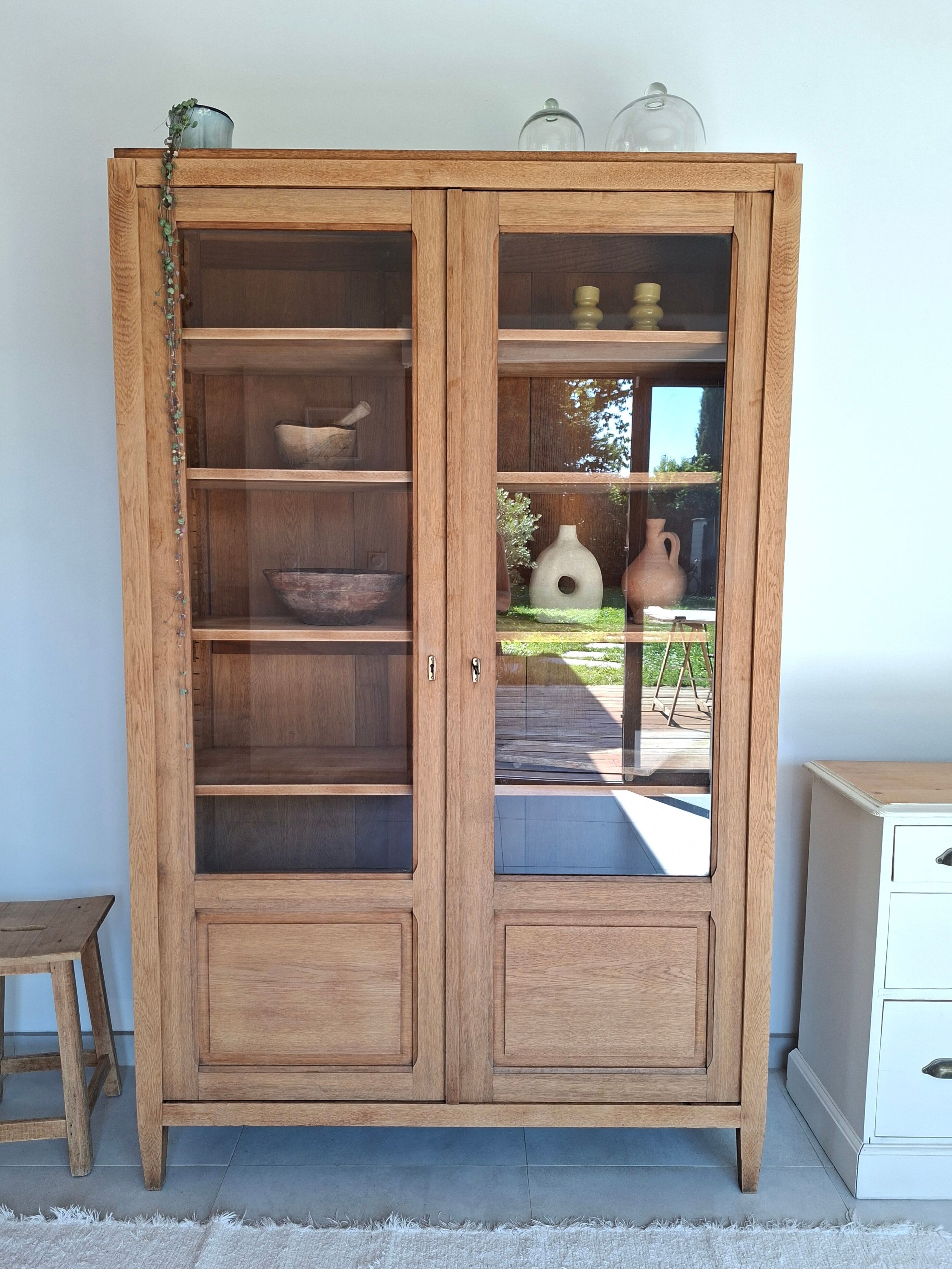 Parisian display cabinet in solid oak
