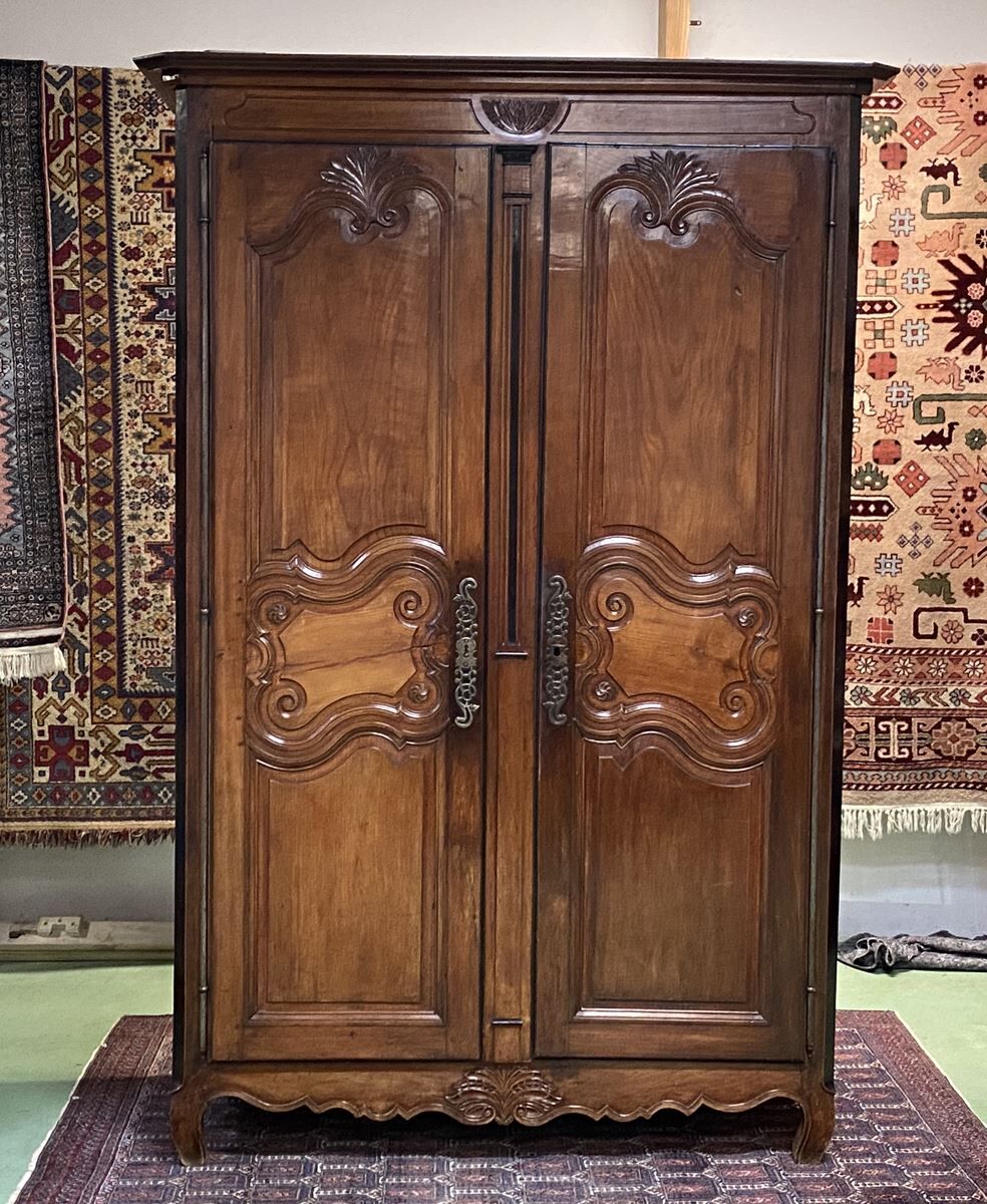 Louis XV walnut cabinet - 18th century