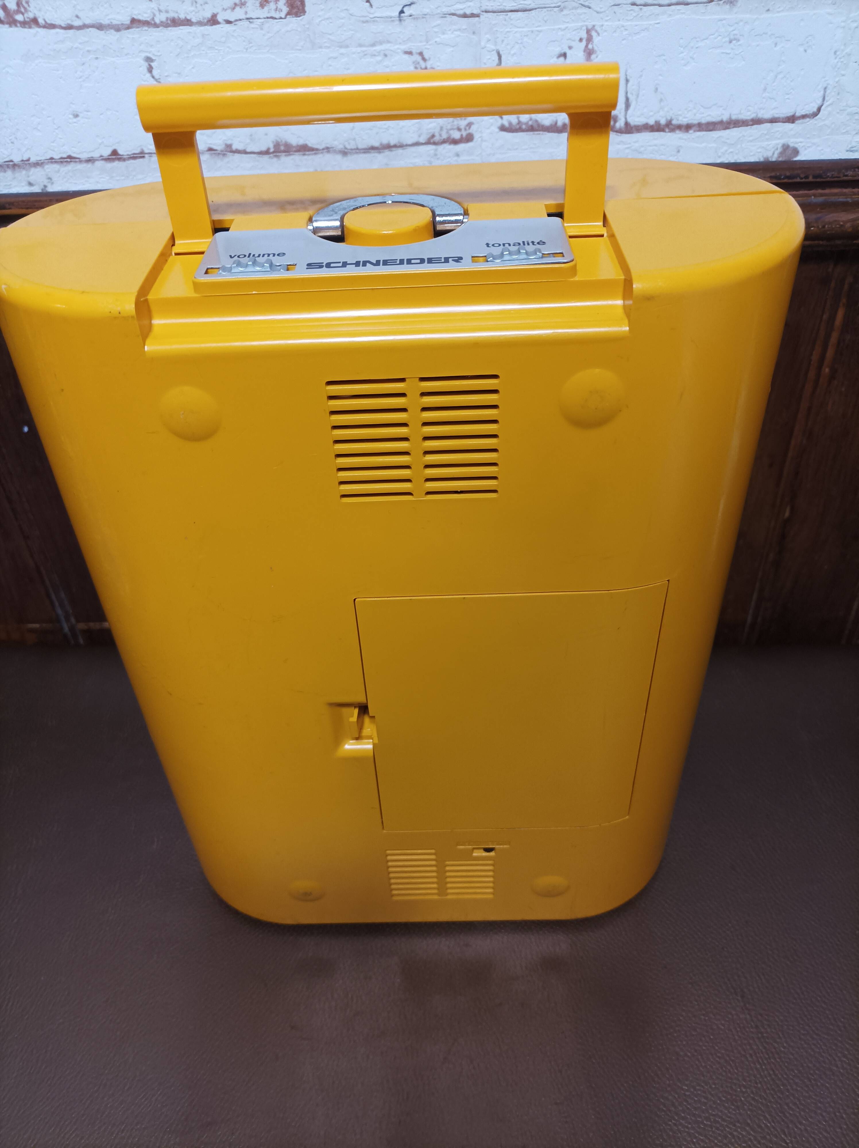 Schneider SE 210 Vintage portable record player