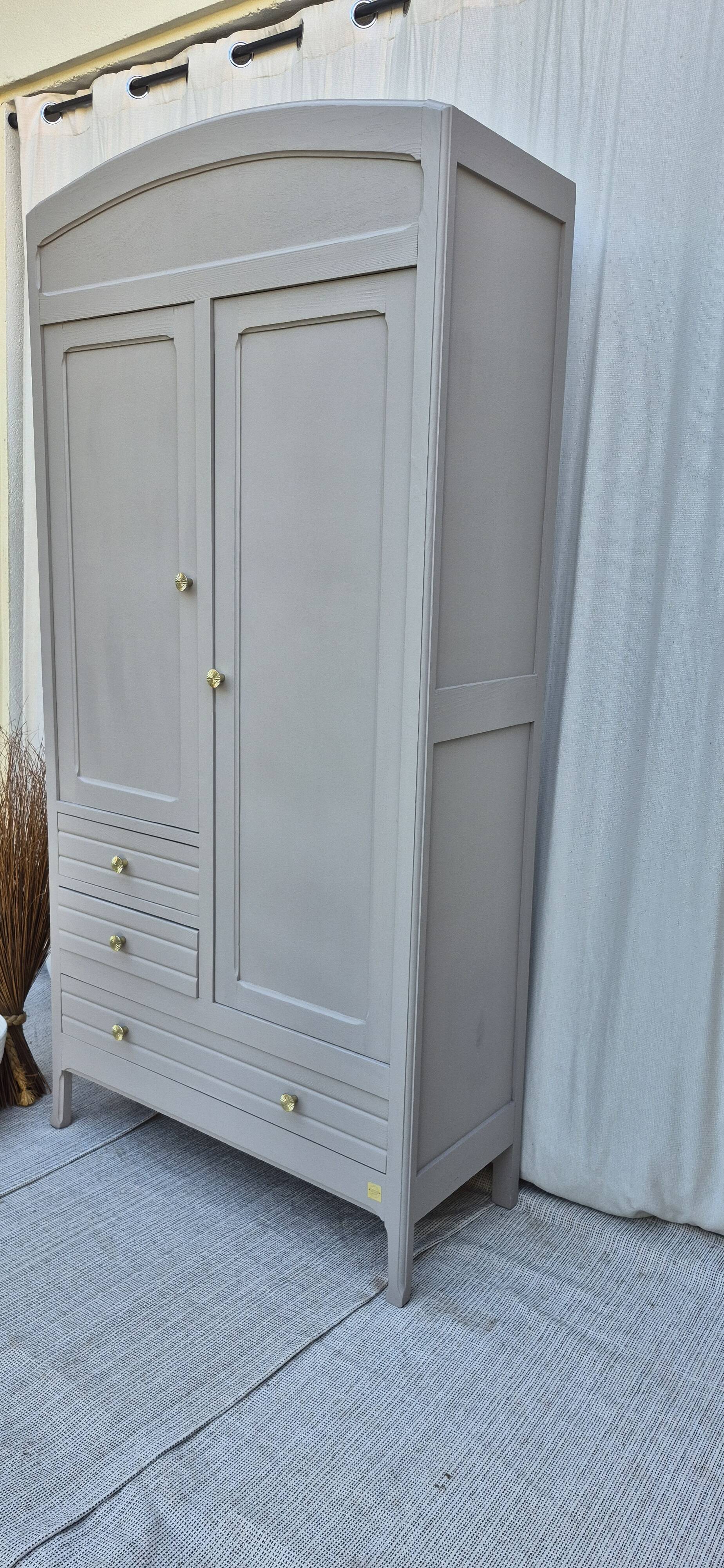 Armoire Parisienne d'hôtel