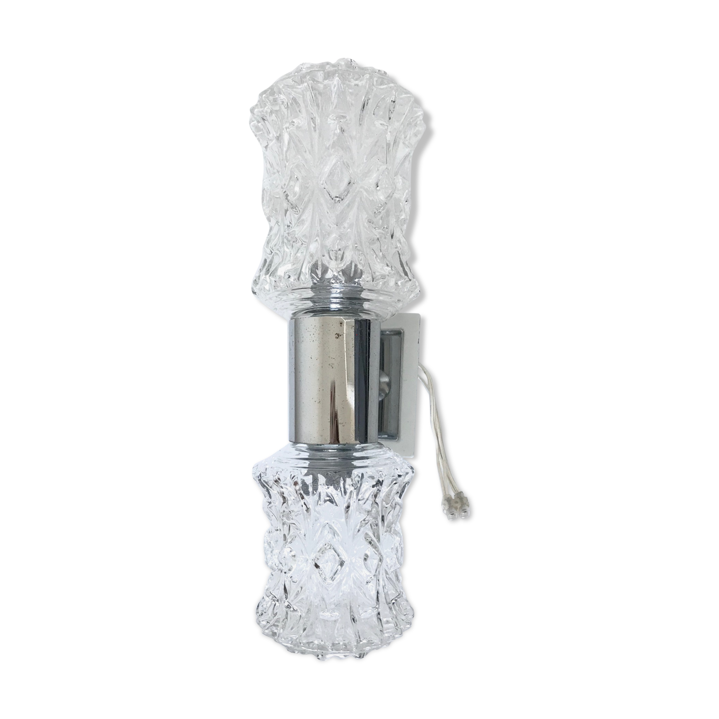 Geometrically patterned glass sconce