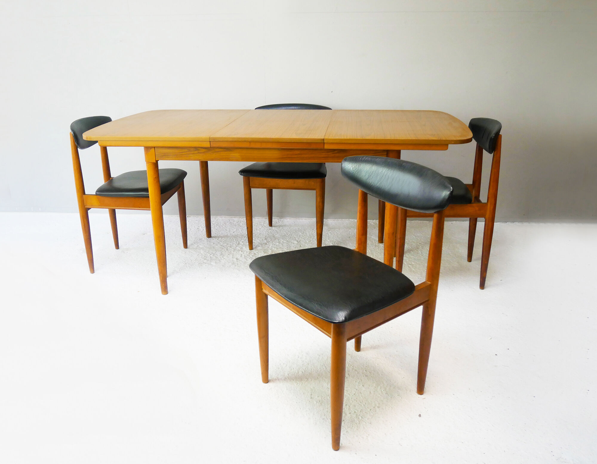 Set of 4 1970’s mid century dining chairs by Schreiber