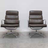 Early pair of Eames 'EA216' swivel lounge chairs by Herman Miller, 1960s
