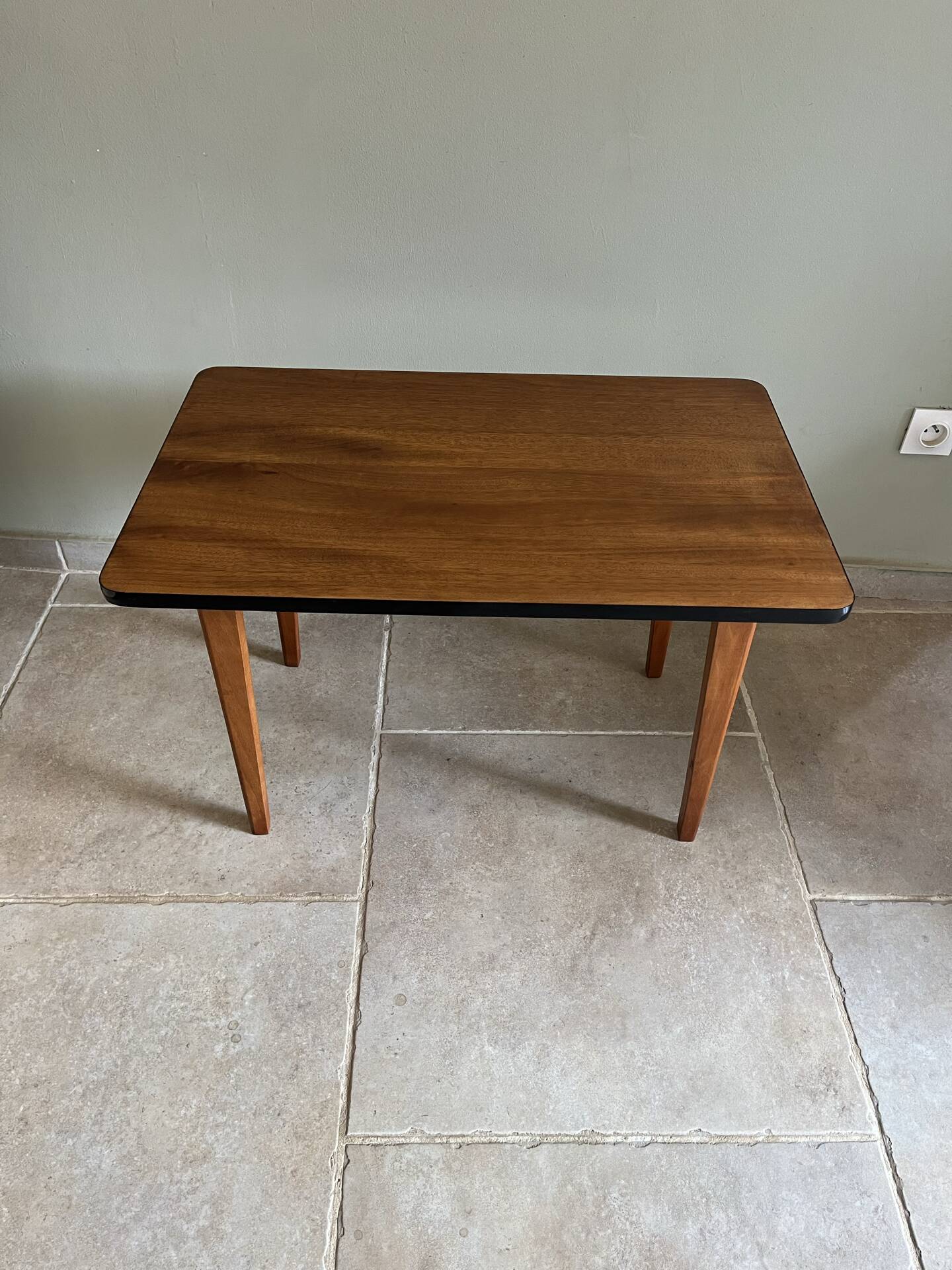 Mid-century coffee table with tapered legs.