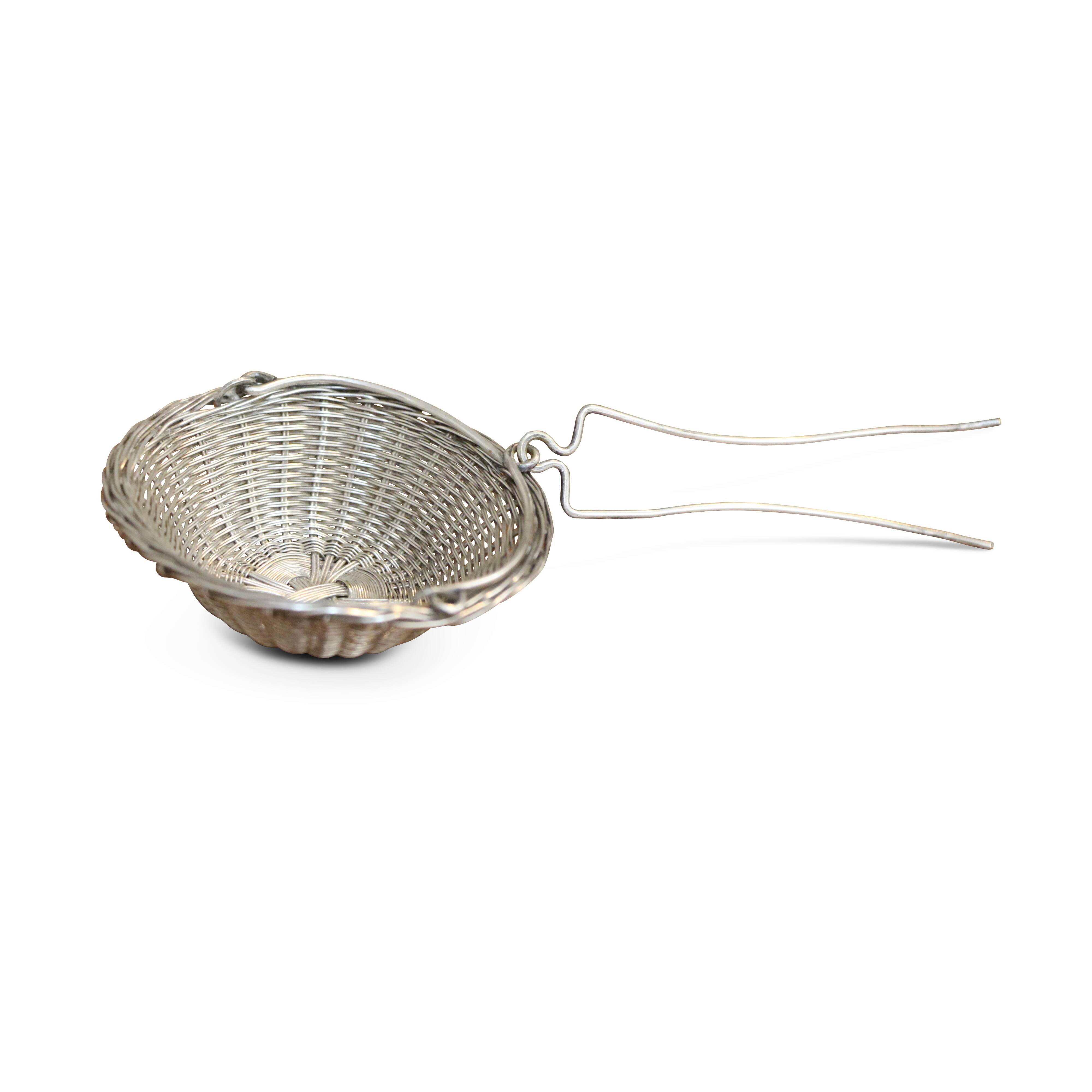 1 Silver Sauce Boat with 1 Silver Braided Strainer