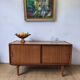Buffet moderniste des années 1970.