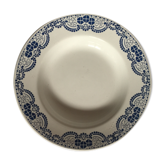 V.F Paris hollow 8 plates