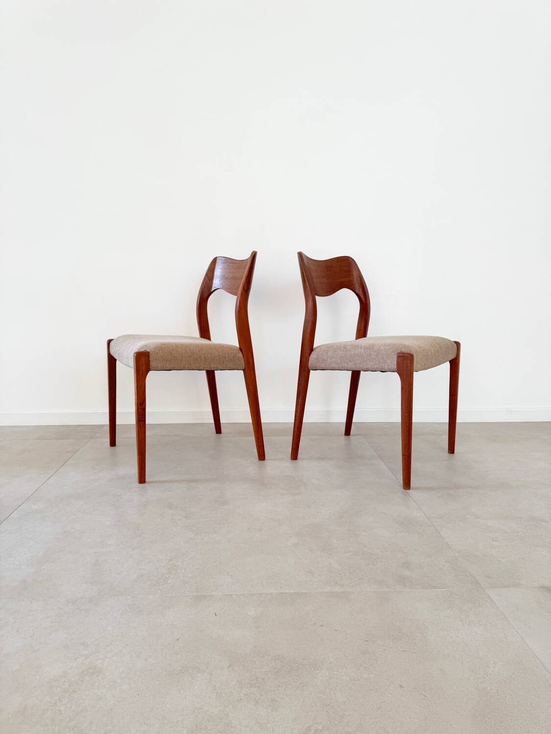 Paire de chaises Niels Otto Moller 71 scandinave