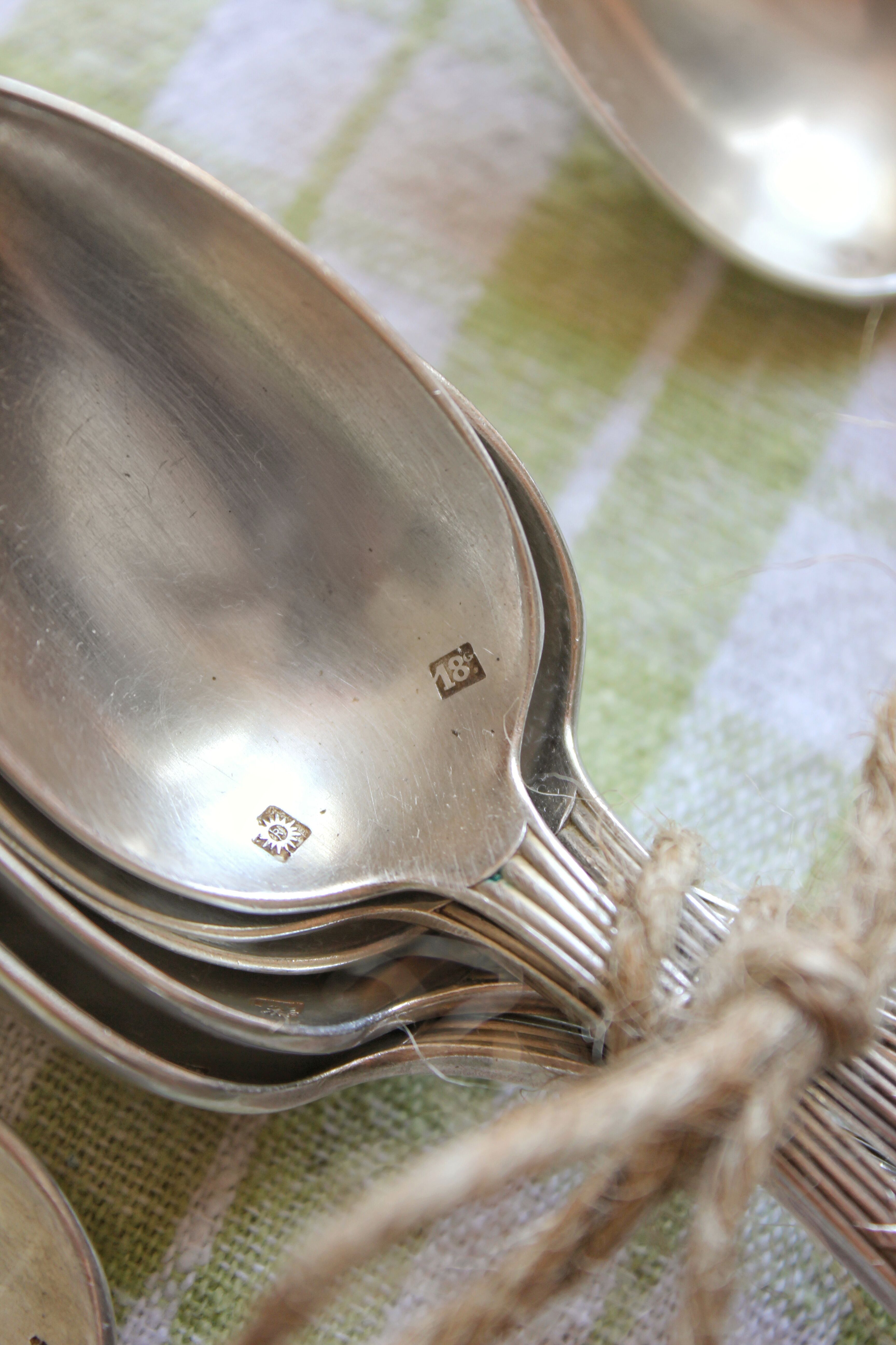 Box of 12 small spoons in vintage silver metal