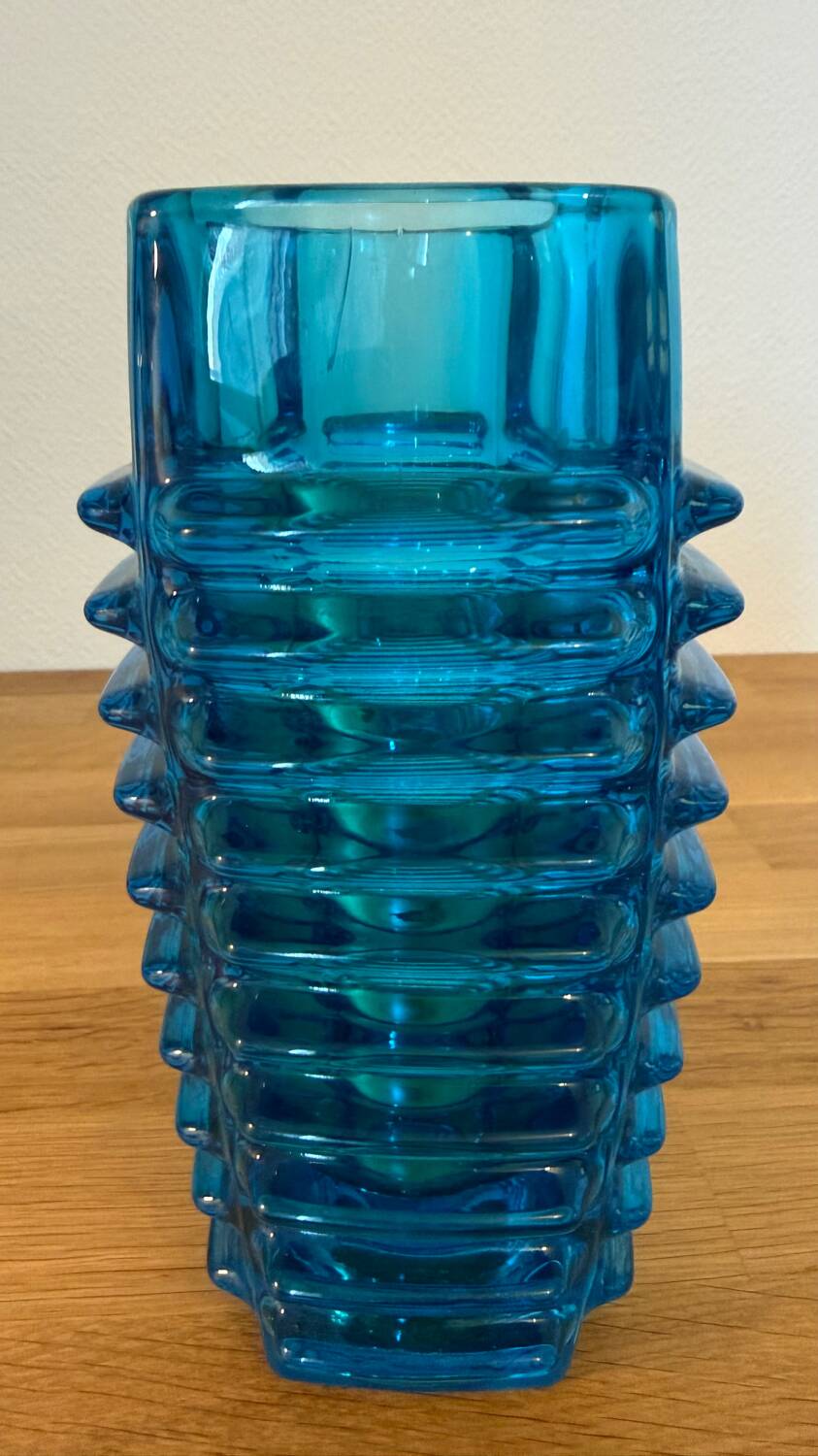 Vase en verre pressé “radiateur” de Frantisek Vizner, années 1960.