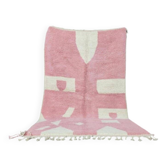 Beni Mrirt rug, handmade in traditional style, size 140 x 260 cm.