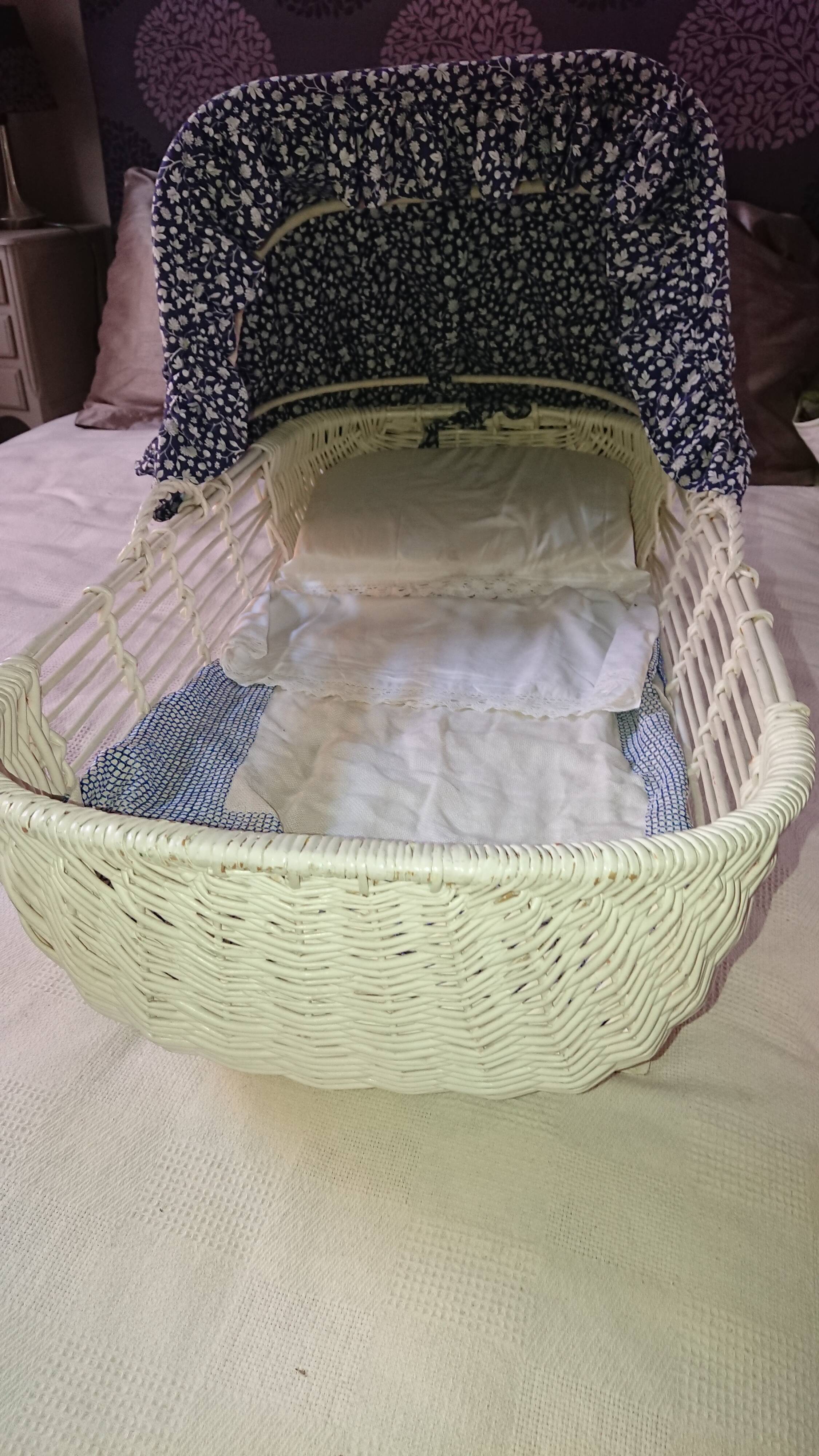 White rattan baby bed bassinet France 70's