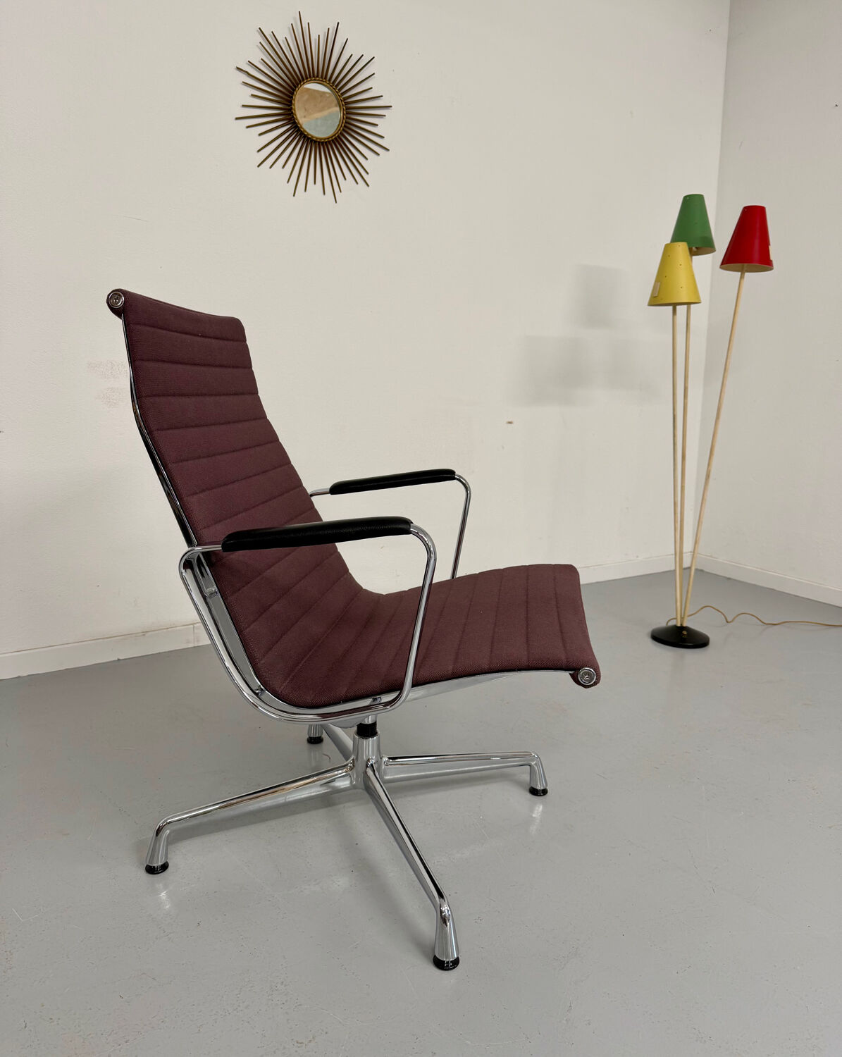 EA 122 swivel chair designed by Charles and Ray Eames for Vitra, 1980s.