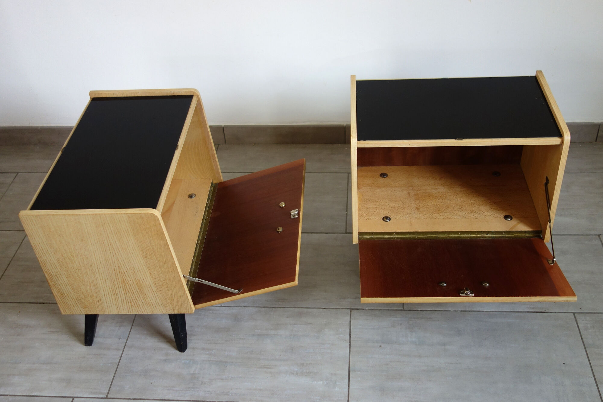 Pair of bedside tables 60 feet compass