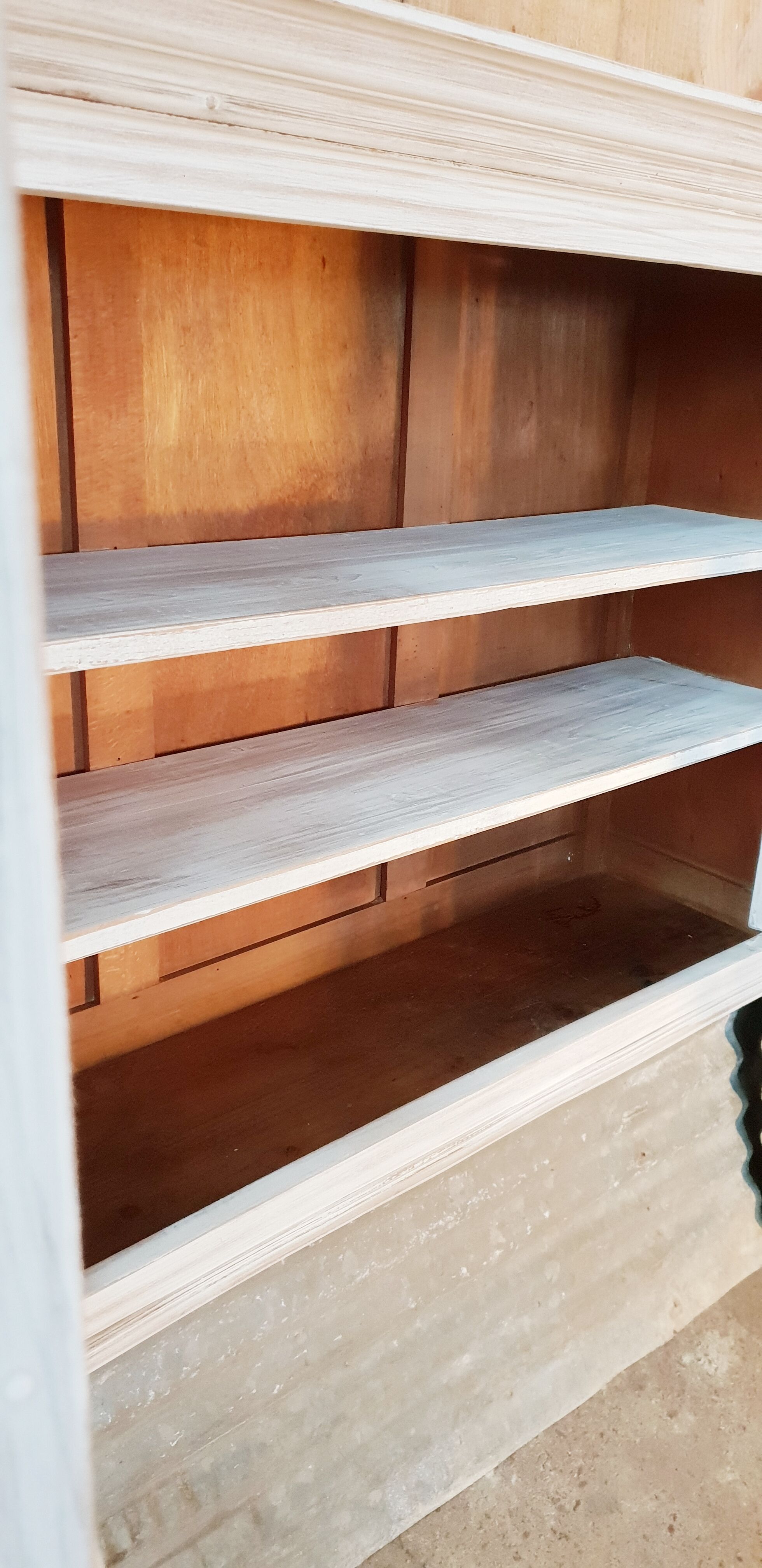 Showcase furniture to hang