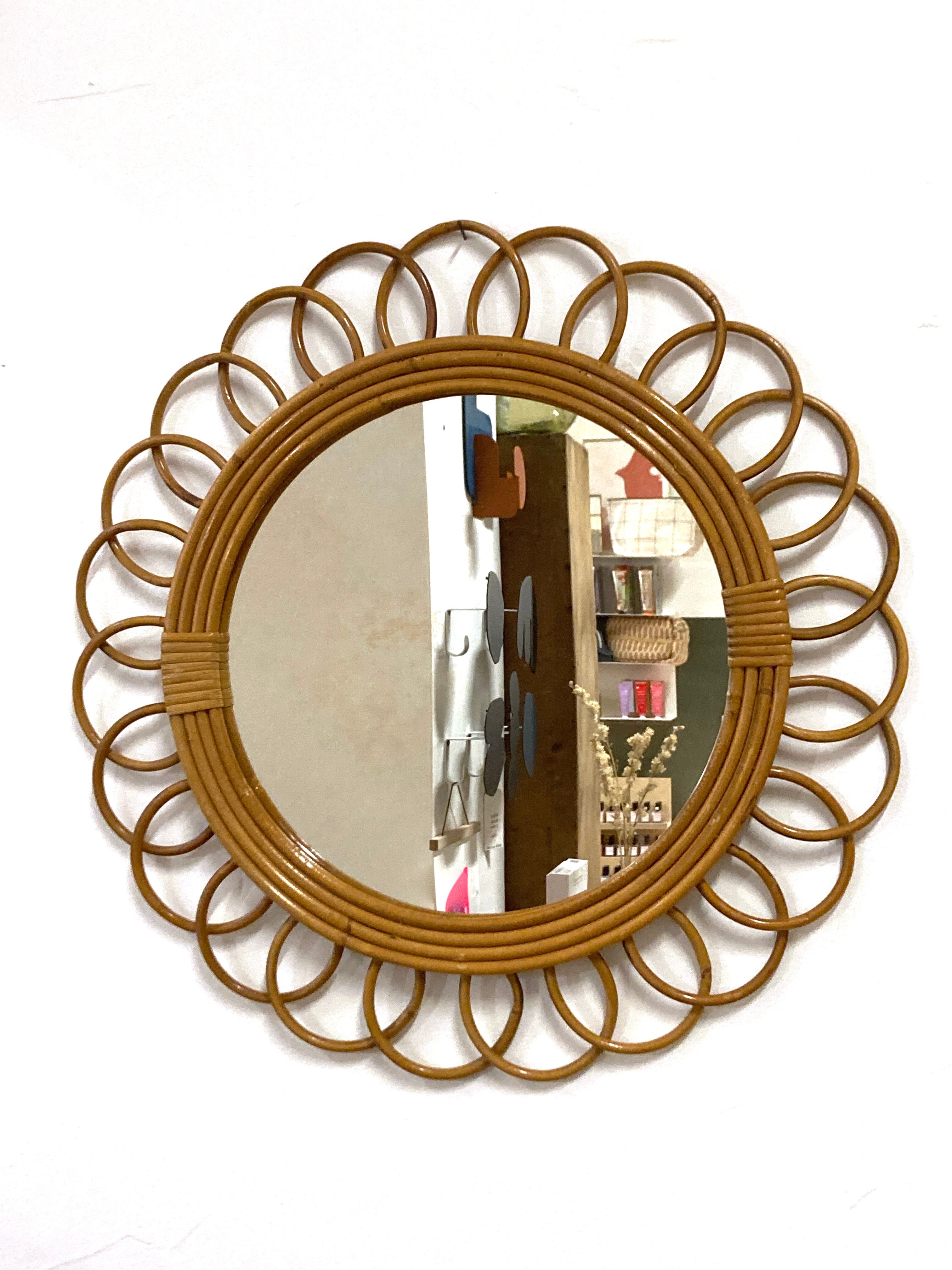 Rattan flower mirror