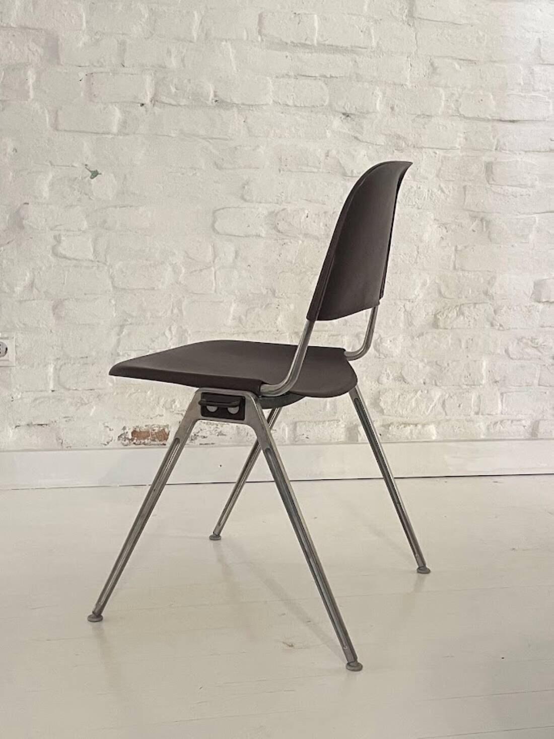 Vintage Knoll International 1601 Model stackable chairs 1970s